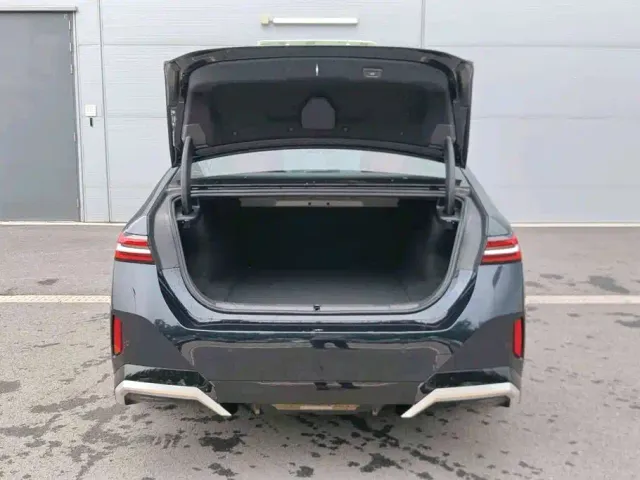BMW i5 — Фото автомобиля 14
