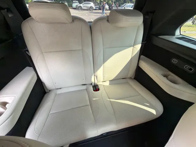 Li Auto L8 — Фото автомобиля 23