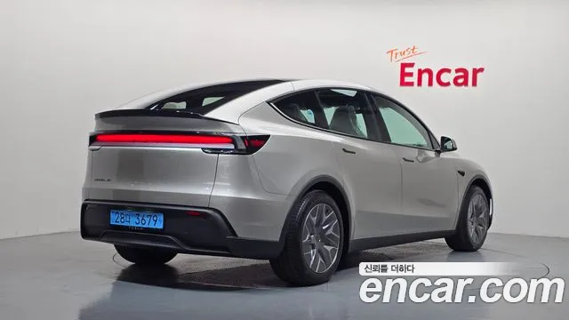 Tesla Model Y — Фото автомобиля 2