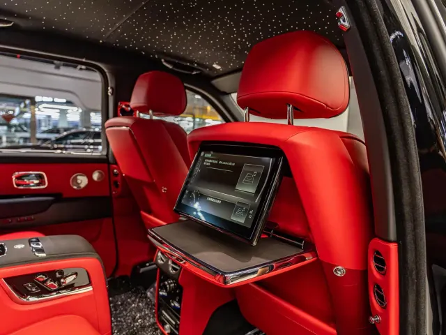 Rolls-Royce Cullinan — Фото автомобиля 10