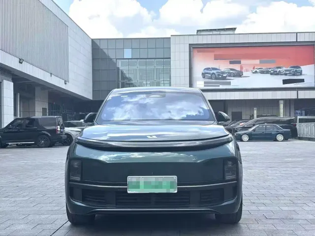 Li Auto L8 — Фото автомобиля 2