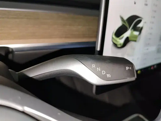 Tesla Model Y — Фото автомобиля 13