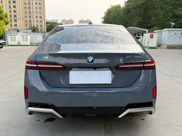 BMW i5 — Фото автомобиля 5