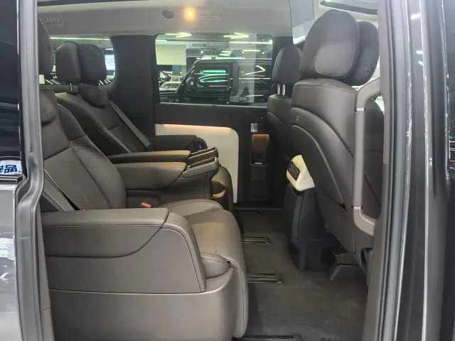 Li Auto MEGA — Фото автомобиля 16
