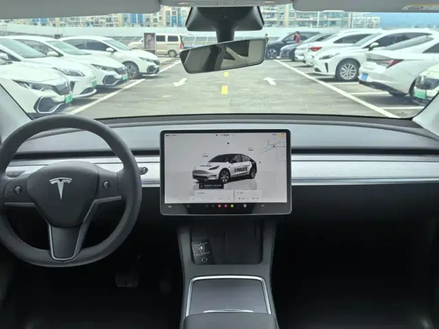 Tesla Model Y — Фото автомобиля 5