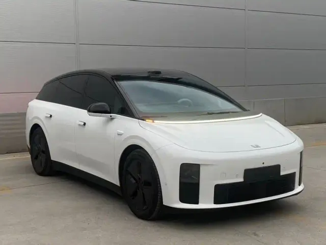 Фотография автомобиля — Li Auto i6