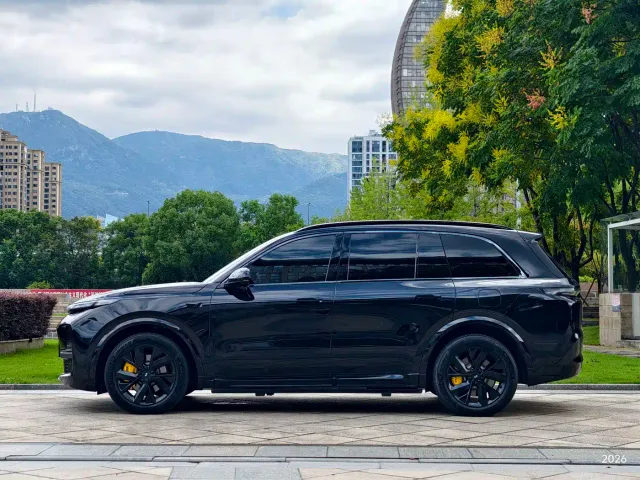 Li Auto L8 — Фото автомобиля 3