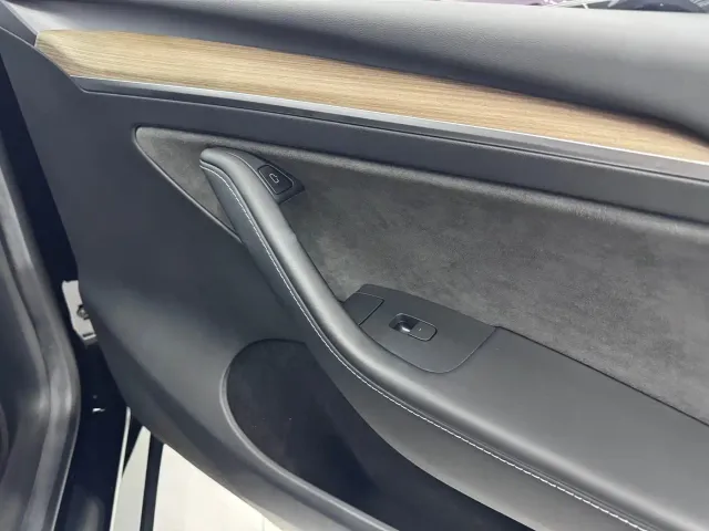 Tesla Model Y — Фото автомобиля 20