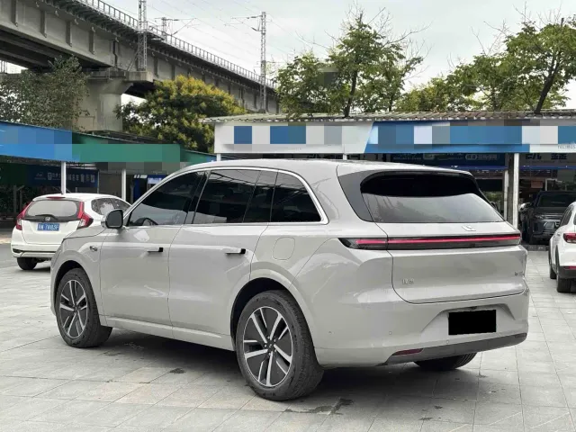 Li Auto L6 — Фото автомобиля 11