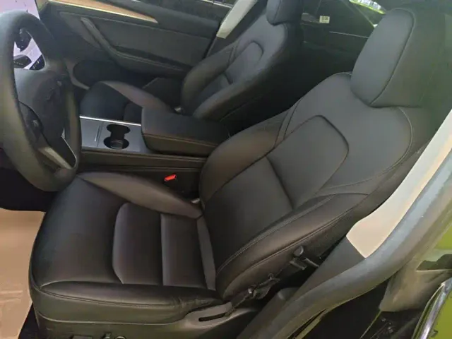 Tesla Model Y — Фото автомобиля 14
