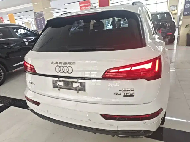 Audi Q5L — Фото автомобиля 5