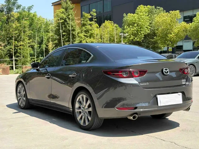 Mazda Axela — Фото автомобиля 15