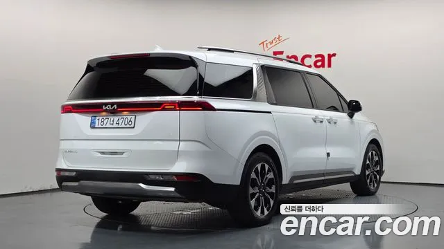 Kia Carnival Generation 4 — Фото автомобиля 2
