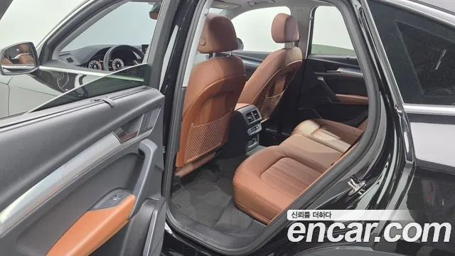 Audi Q5 45 TFSI quattro Sportback Premium — Фото автомобиля 11