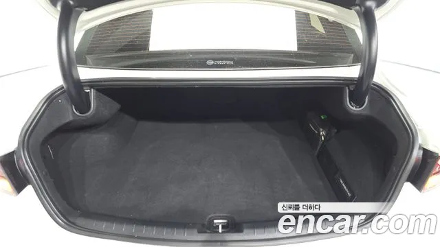 Hyundai Grandeur Grandeur (New) Hybrid — Фото автомобиля 30