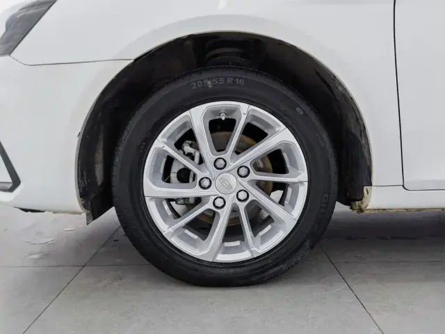 Geely Emgrand — Фото автомобиля 17
