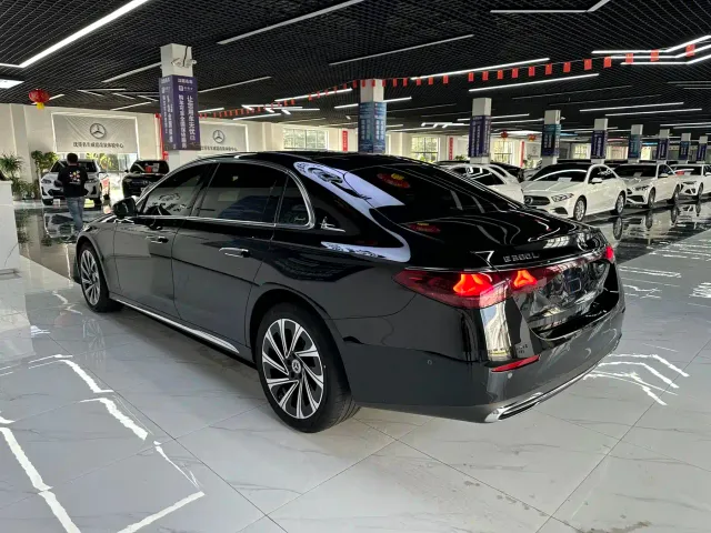 Mercedes-Benz E-Class — Фото автомобиля 7