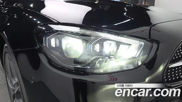Mercedes-Benz E-Class — Фото автомобиля 21