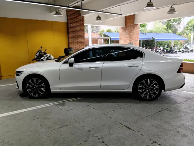 Volvo S60 — Фото автомобиля 2