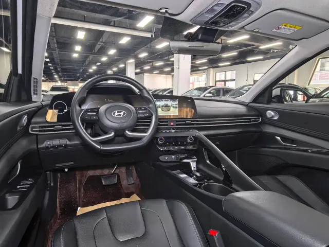 Hyundai Elantra — Фото автомобиля 14