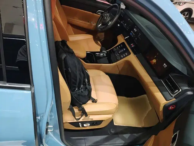 Li Auto ONE — Фото автомобиля 24