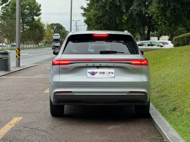 Geely Galaxy Starship 7 EM-i — Фото автомобиля 5