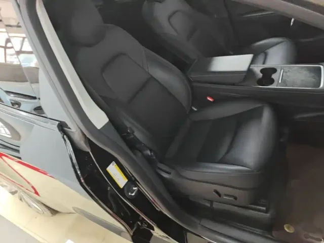 Tesla Model Y — Фото автомобиля 24