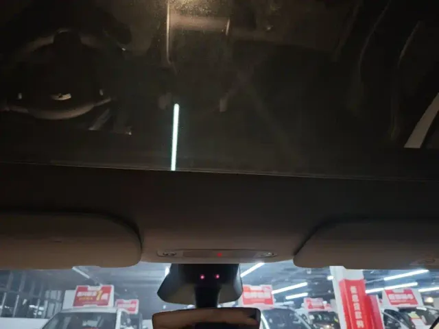 Tesla Model Y — Фото автомобиля 17