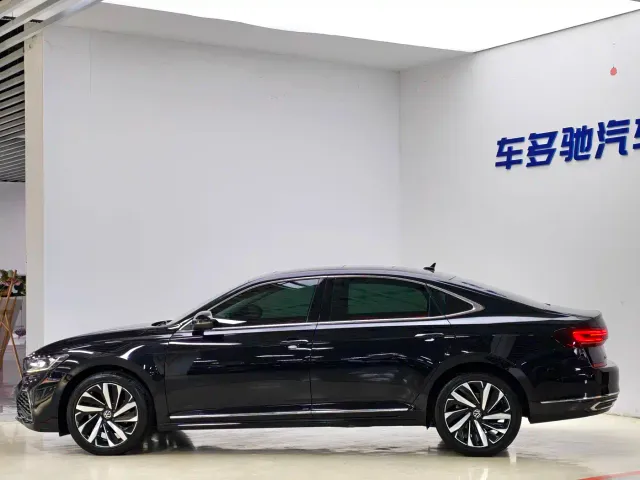 Volkswagen Passat — Фото автомобиля 4