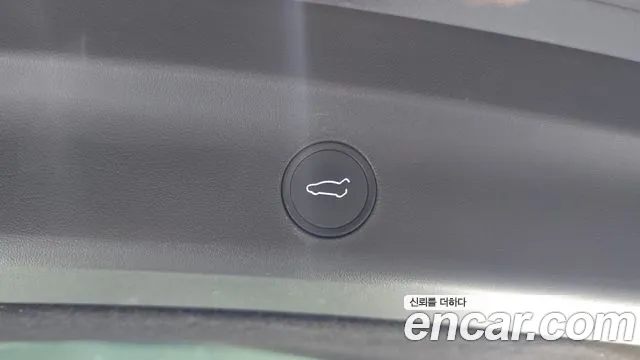 Tesla Model Y — Фото автомобиля 16