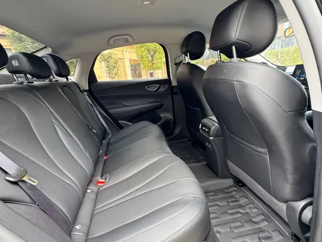 BYD Seal 05 DM-i — Фото автомобиля 5