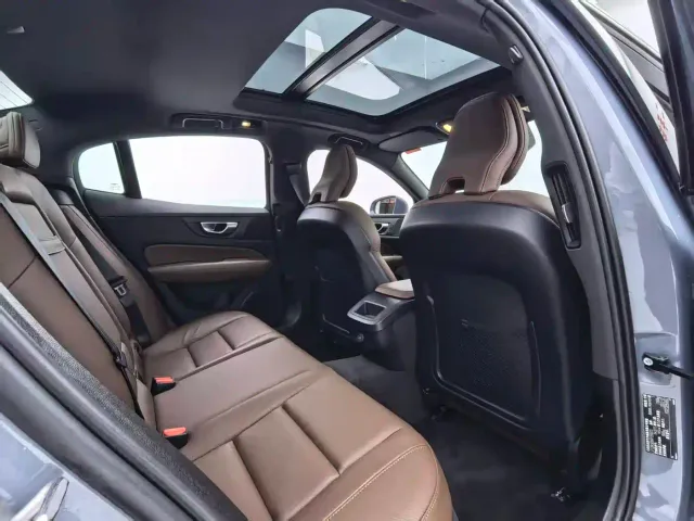 Volvo S60 — Фото автомобиля 11