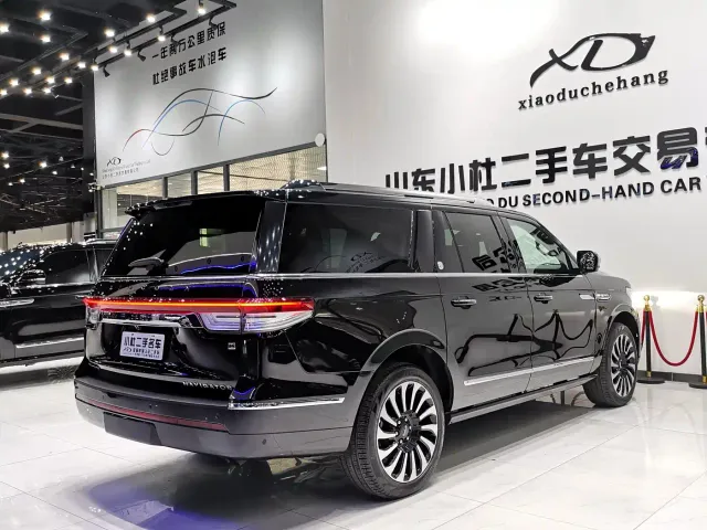 Lincoln Navigator — Фото автомобиля 22