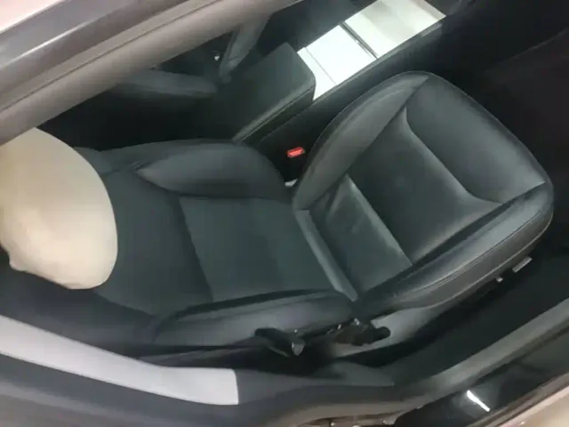Tesla Model 3 — Фото автомобиля 24