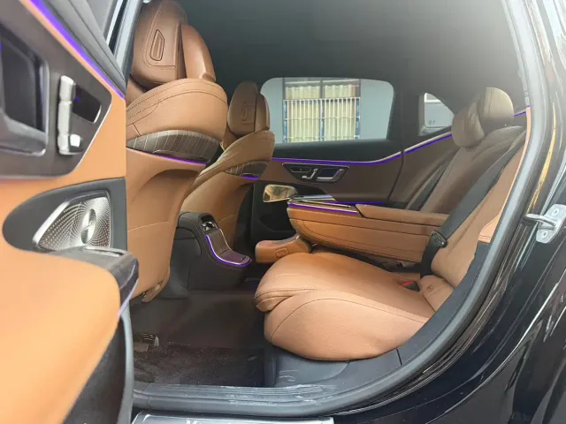 Mercedes-Benz E-Class — Фото автомобиля 6