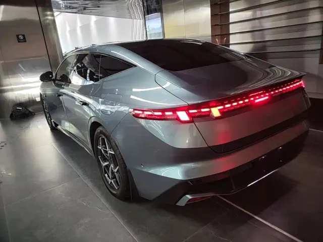 Lynk & Co Z10 — Фото автомобиля 4