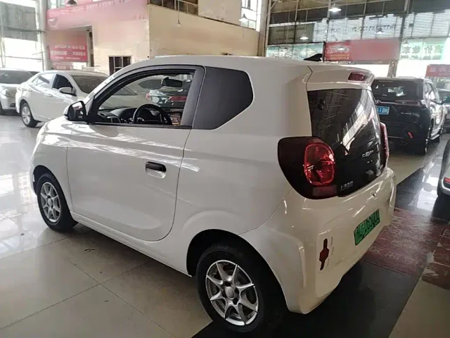Roewe Clever — Фото автомобиля 4