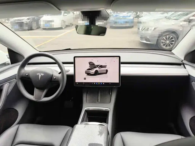 Tesla Model Y — Фото автомобиля 12