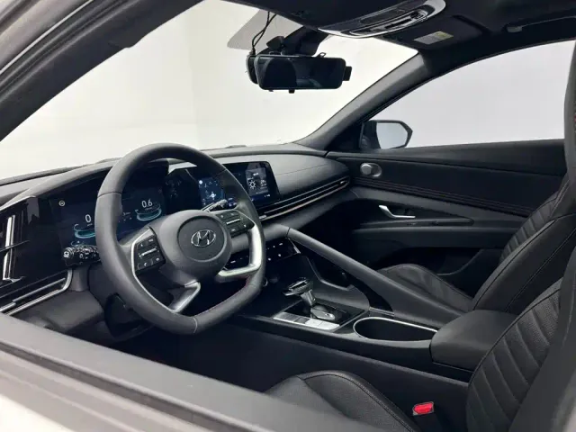 Hyundai Elantra — Фото автомобиля 18