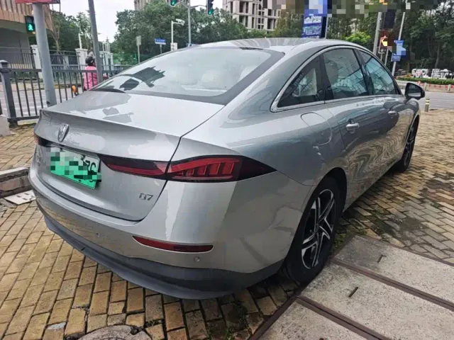 Roewe D7 — Фото автомобиля 6