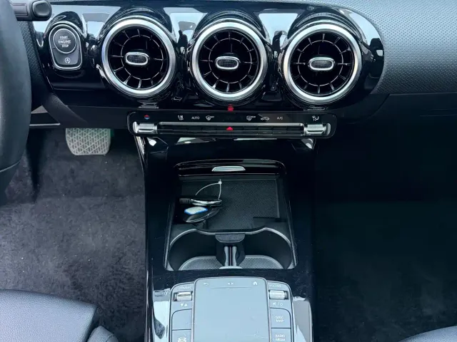 Mercedes-Benz A-Class — Фото автомобиля 12
