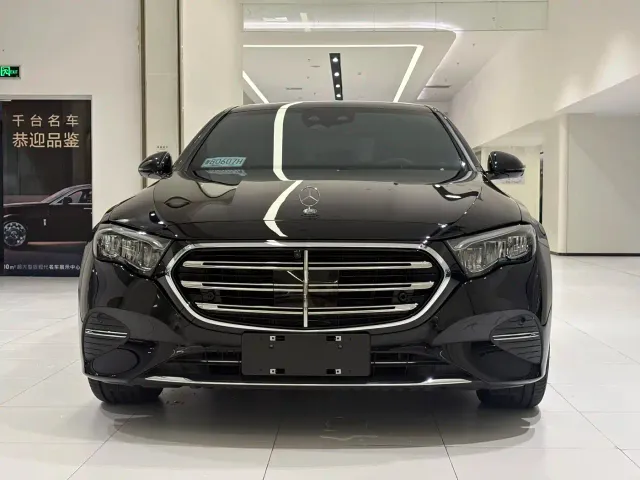 Mercedes-Benz E-Class — Фото автомобиля 3