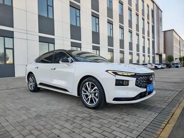 Ford Mondeo — Фото автомобиля 2
