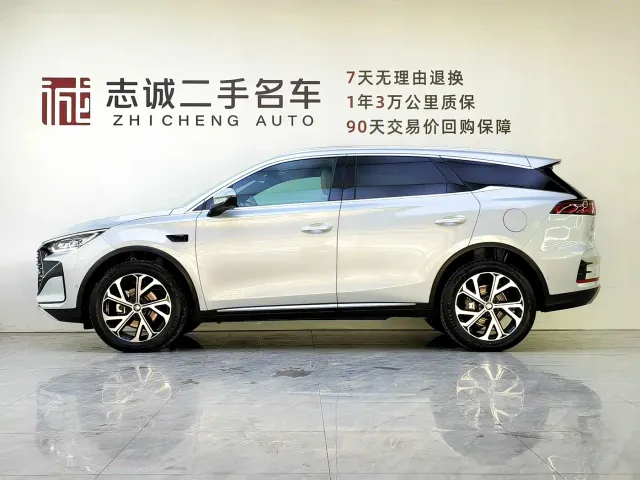 BYD Tang — Фото автомобиля 5