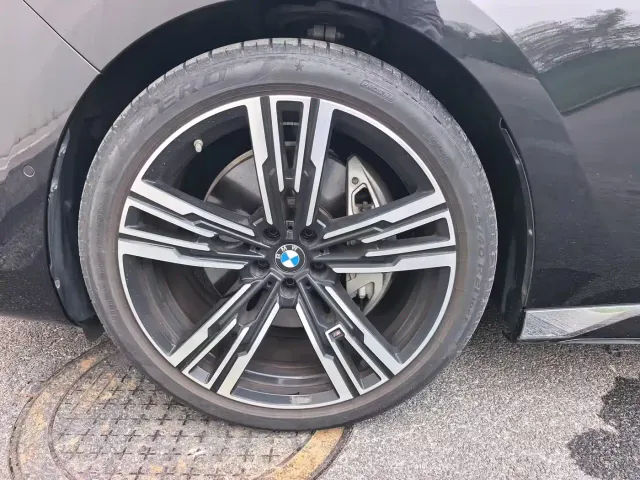 BMW 7 Series — Фото автомобиля 11