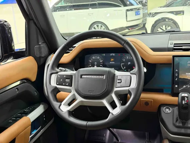 Land Rover Defender — Фото автомобиля 11