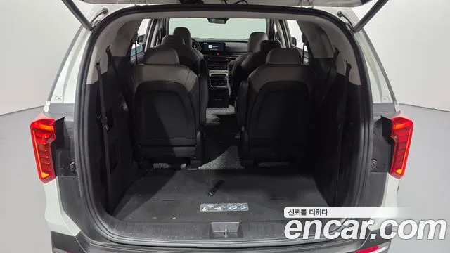 Kia Carnival Generation 4 — Фото автомобиля 23