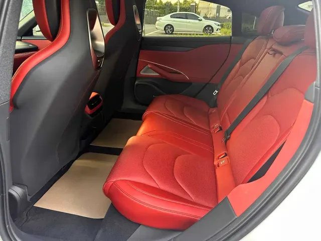 Xiaomi SU7 — Фото автомобиля 10
