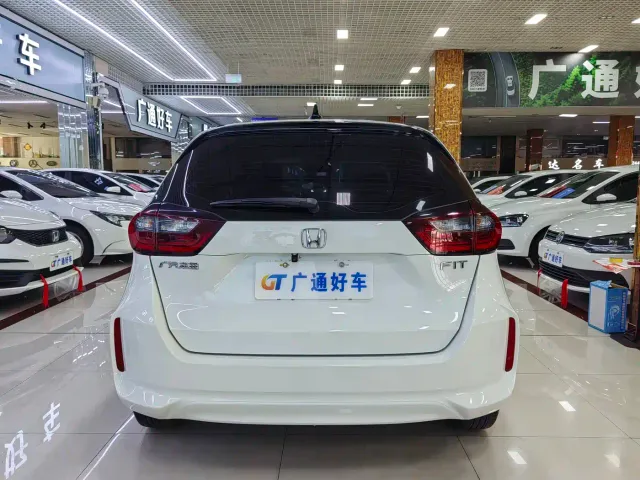 Honda Fit — Фото автомобиля 9