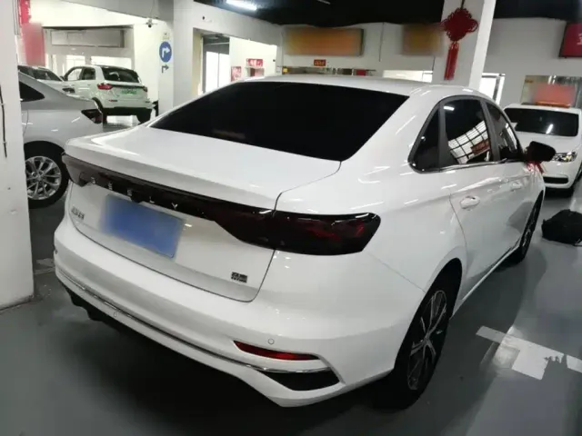 Geely Emgrand — Фото автомобиля 6